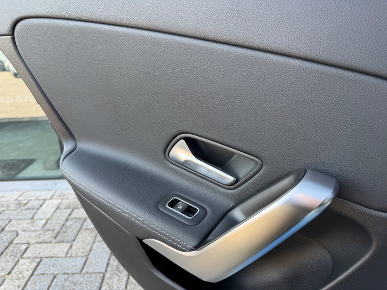 Vehicle Image 38