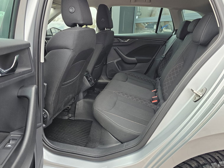 Vehicle Image 25