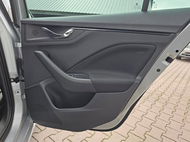 Vehicle Image 36