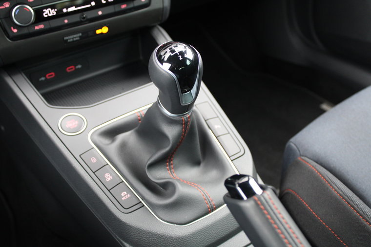Vehicle Image 25