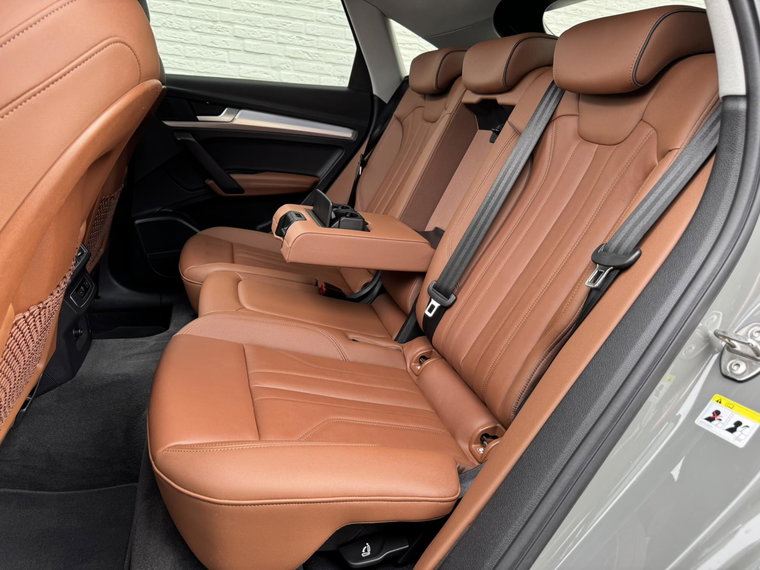 Vehicle Image 35