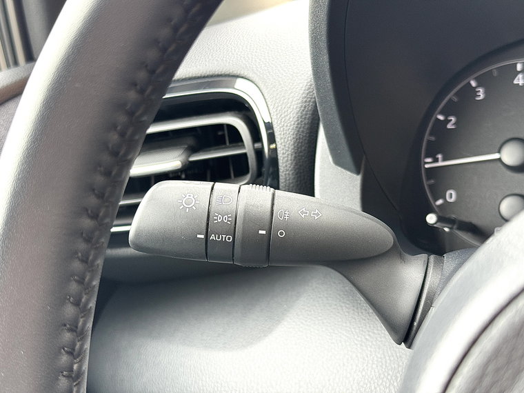 Vehicle Image 25