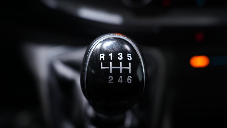 Vehicle Image 25