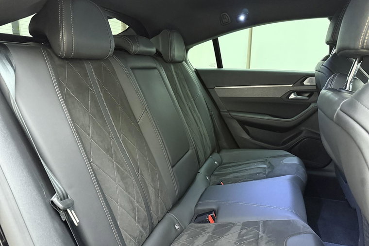Vehicle Image 23