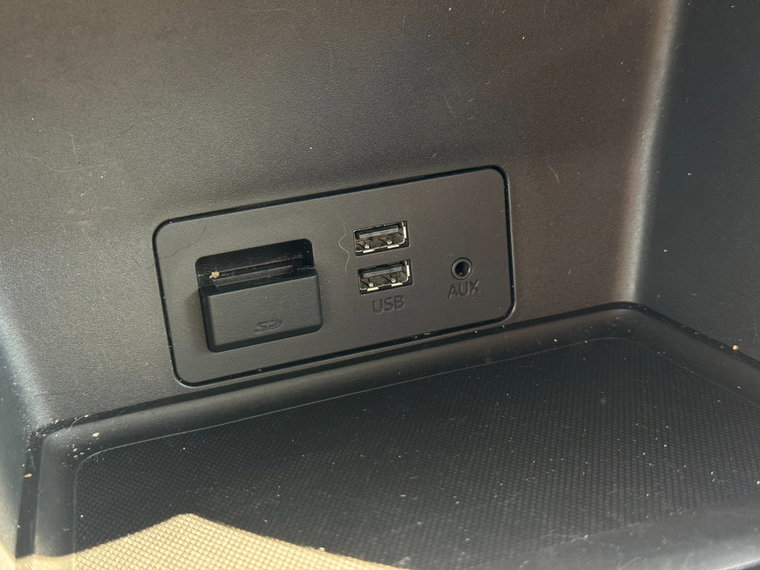 Vehicle Image 32
