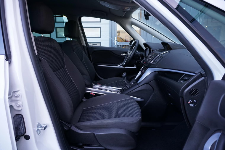 Vehicle Image 9