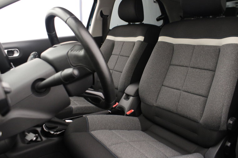 Vehicle Image 12