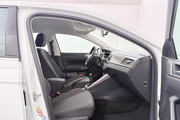 Vehicle Image 12