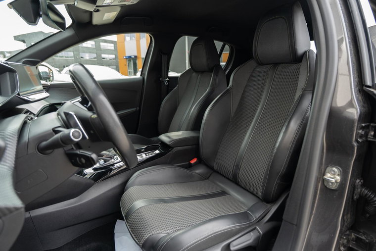 Vehicle Image 19