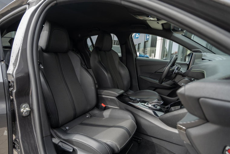 Vehicle Image 11