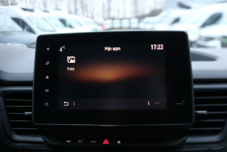 Vehicle Image 32
