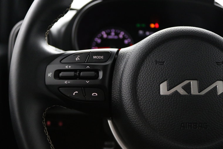 Vehicle Image 24