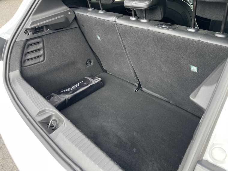 Vehicle Image 25