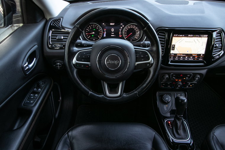 Vehicle Image 16