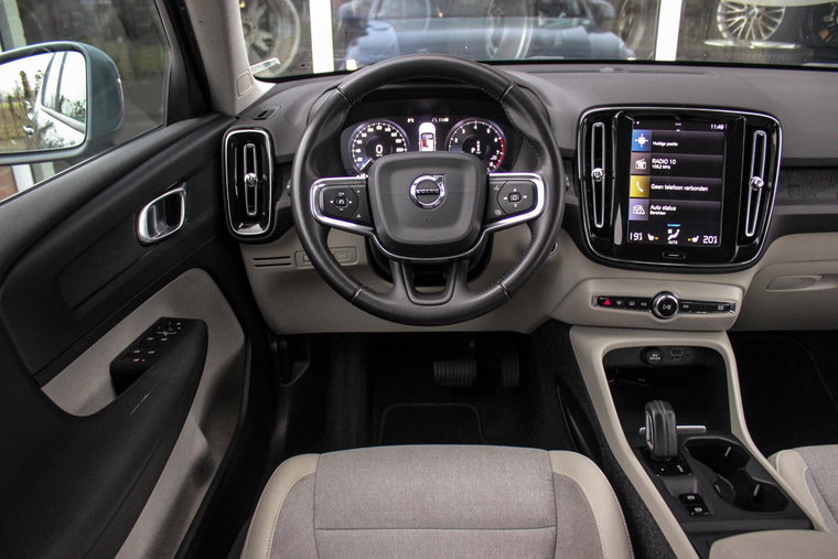 Vehicle Image 11