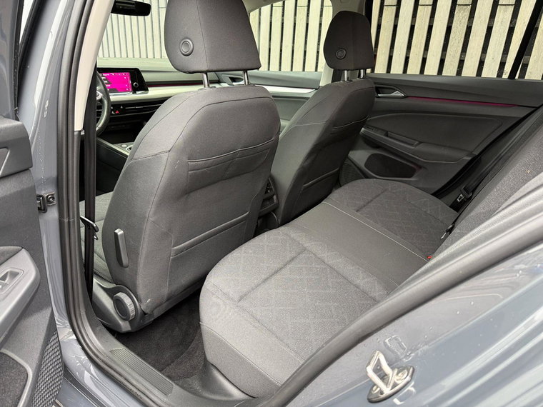 Vehicle Image 8