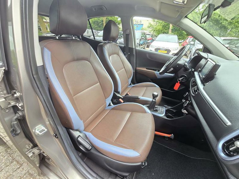 Vehicle Image 14