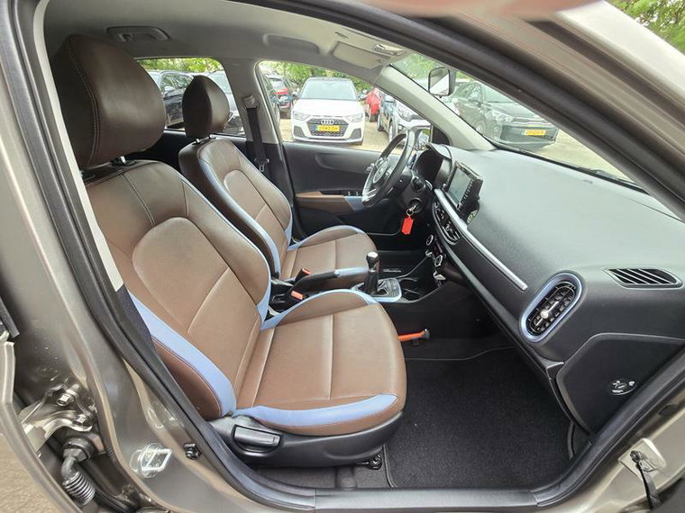 Vehicle Image 15