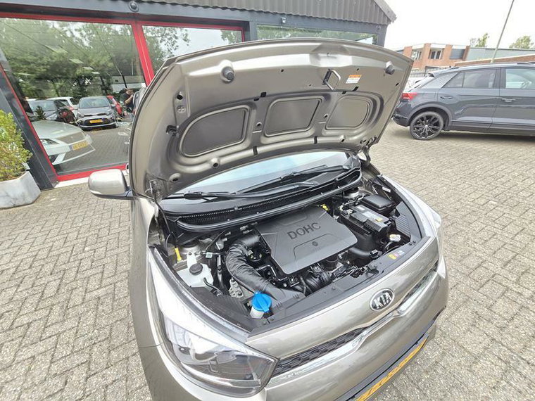 Vehicle Image 30