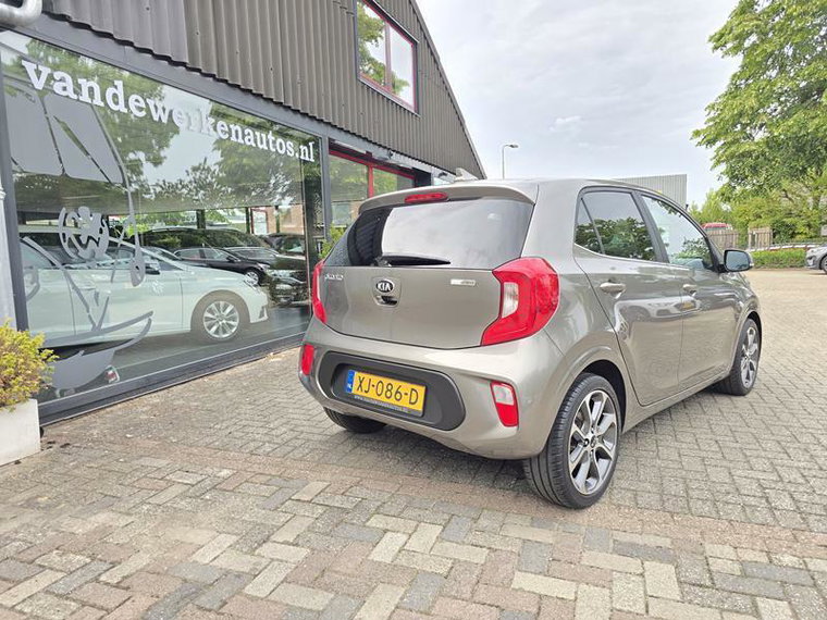 Vehicle Image 35