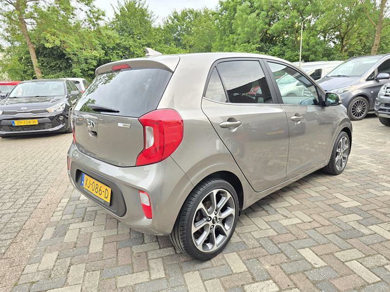 Vehicle Image 37