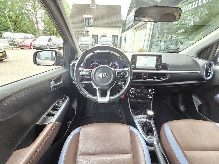 Vehicle Image 11