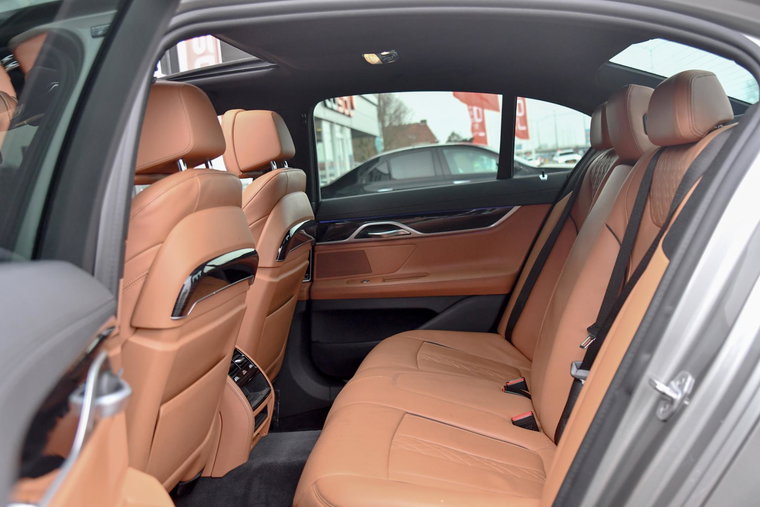 Vehicle Image 38