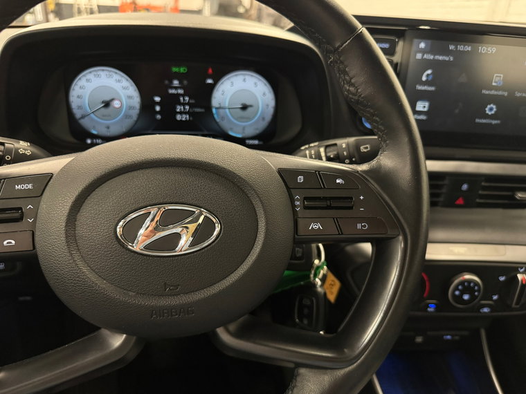 Vehicle Image 25
