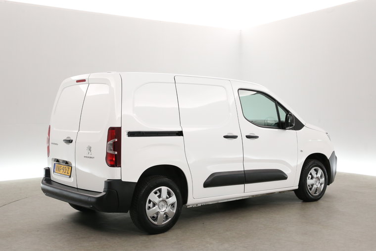 Vehicle Image 24
