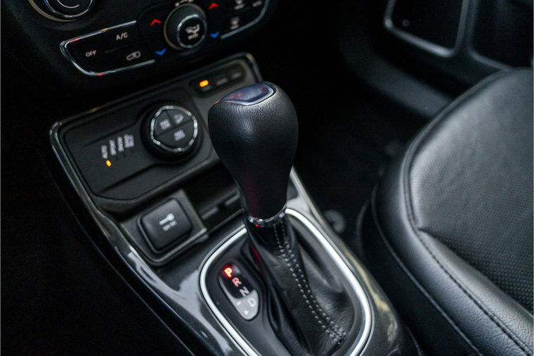 Vehicle Image 25