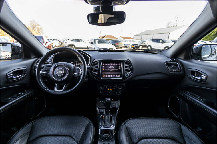 Vehicle Image 32