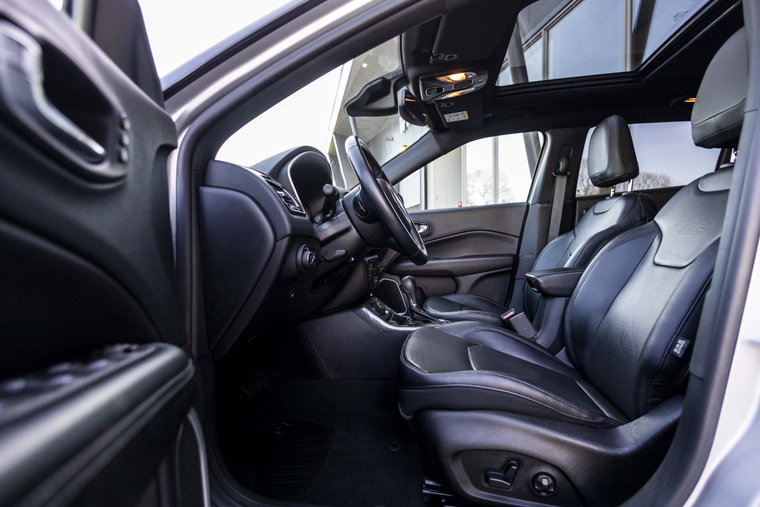Vehicle Image 9