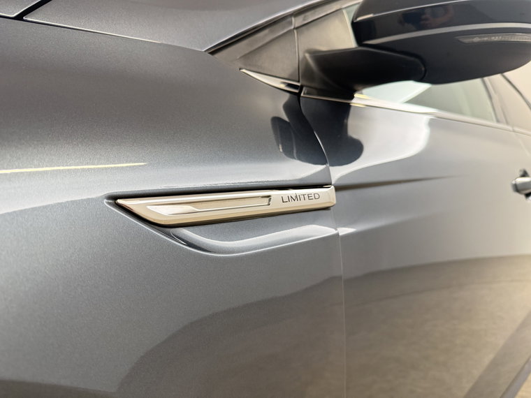 Vehicle Image 32