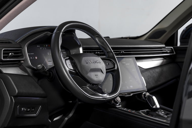 Vehicle Image 16