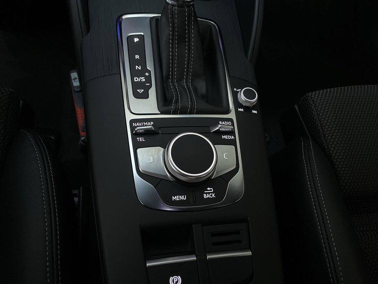Vehicle Image 22