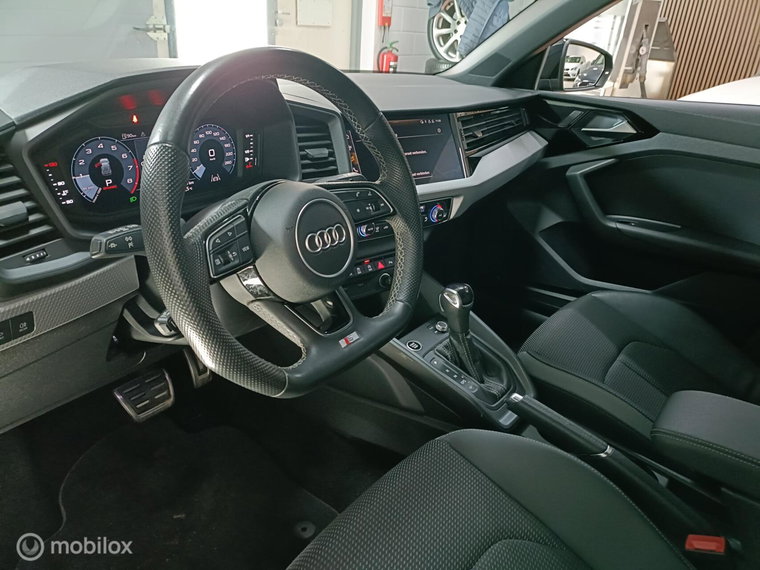Vehicle Image 30
