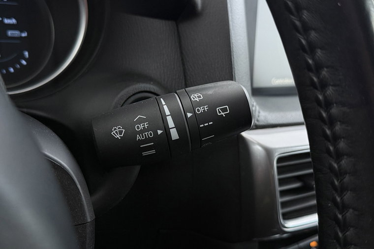 Vehicle Image 25
