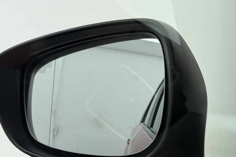 Vehicle Image 32