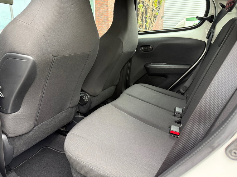 Vehicle Image 19