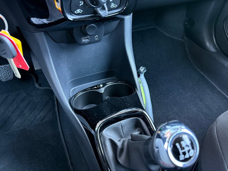 Vehicle Image 32