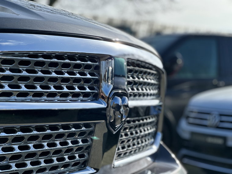 Vehicle Image 12