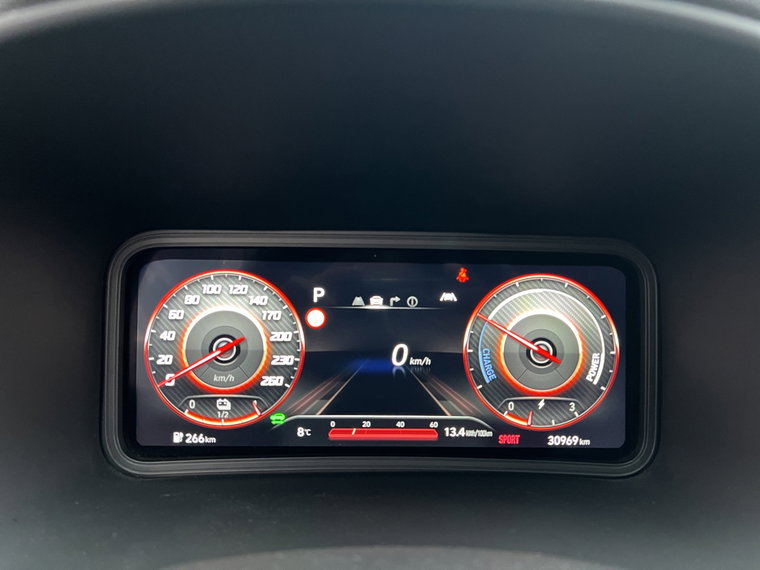 Vehicle Image 16