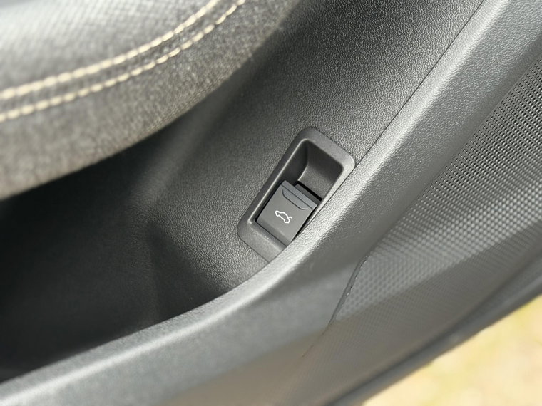 Vehicle Image 26