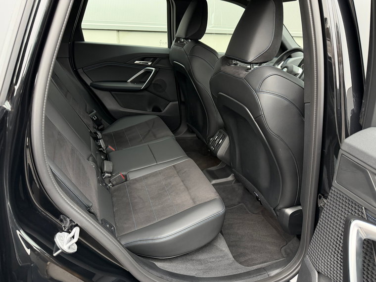 Vehicle Image 38