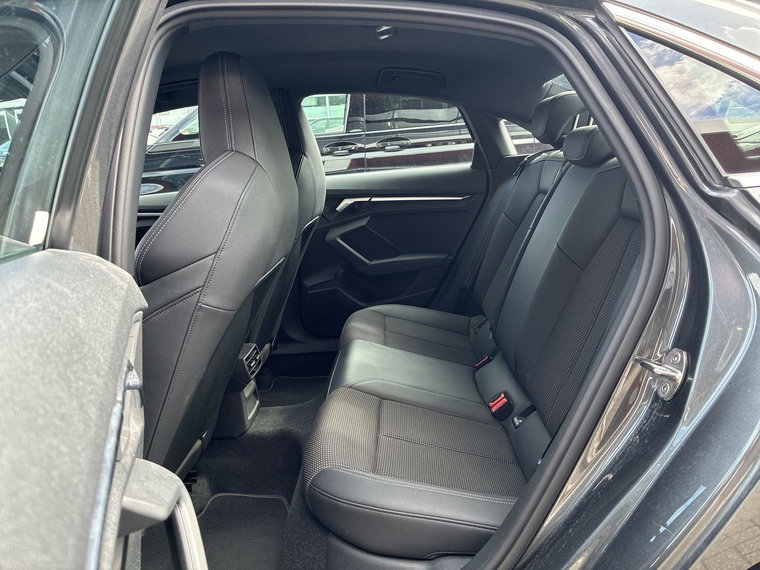 Vehicle Image 17