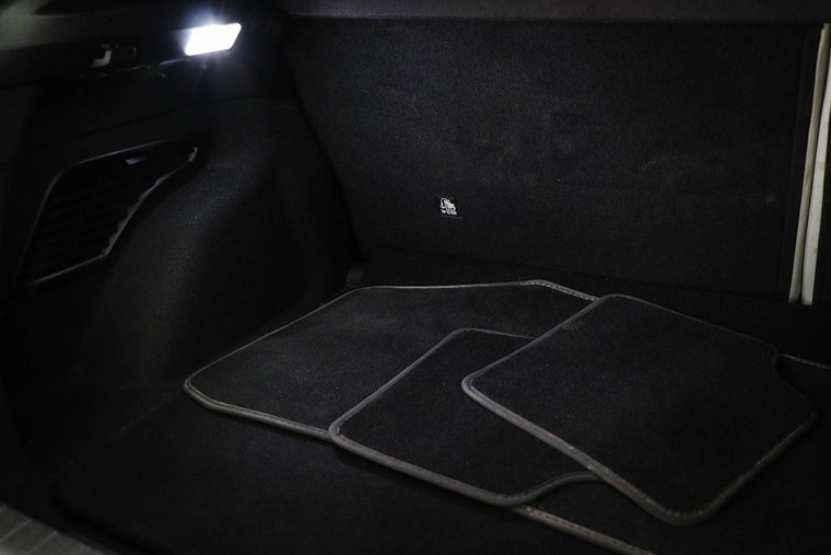Vehicle Image 17