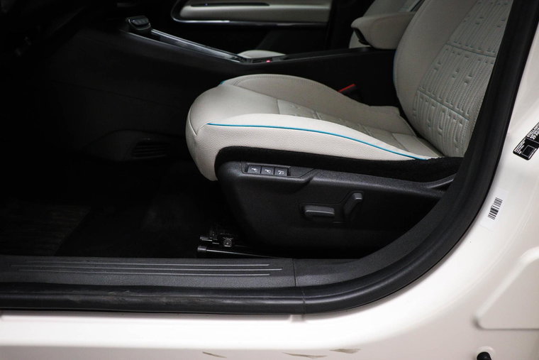 Vehicle Image 32