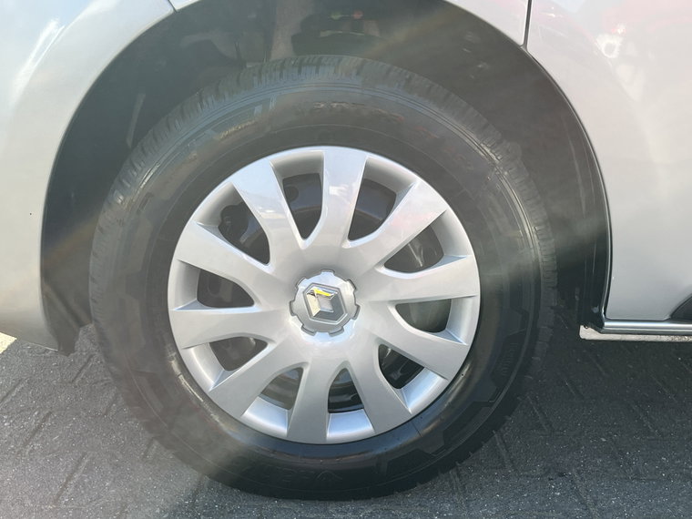 Vehicle Image 25