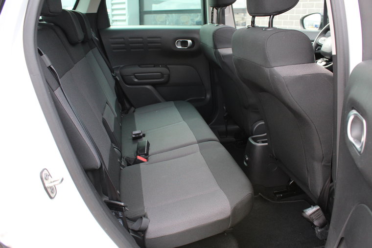 Vehicle Image 12