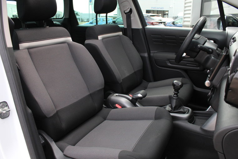 Vehicle Image 10